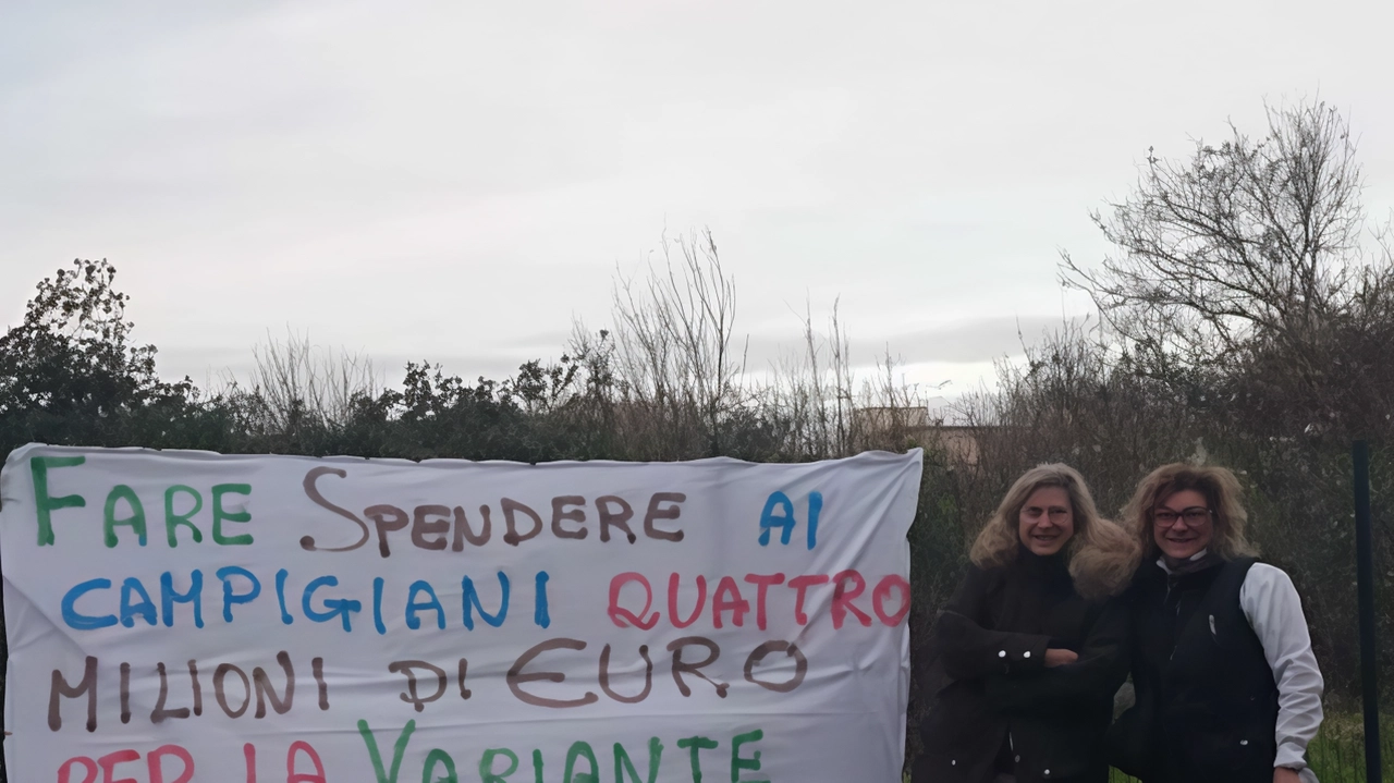Il nuovo striscione di protesta appeso in via San Giusto dai cittadini ’contrari’ al passaggio da lì del tram Il nuovo striscione di protesta appeso in via San Giusto dai cittadini ’contrari’ al passaggio da lì del tram