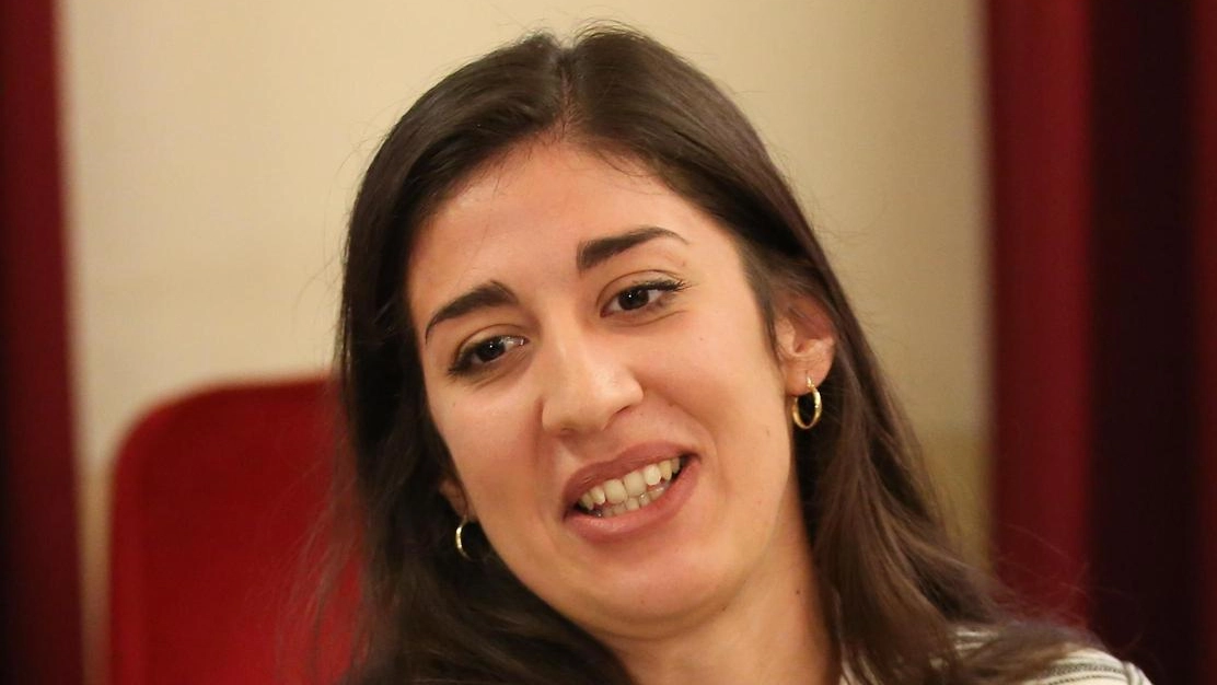 La sindaca Francesca Giannì spiega come insieme all’assessore Federico Nunziata sia stato risolto il problema dell’invasione degli storni in piazza Gramsci a Castelfiorentino. Questi uccelli lasciavano piume e guano in quantità