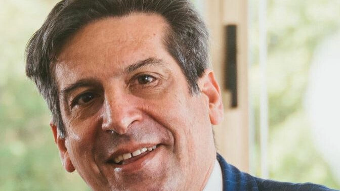 Alberto Irace, ha lasciato ieri l’incarico di direttore generale di Estra. Si apre una fase di transizione