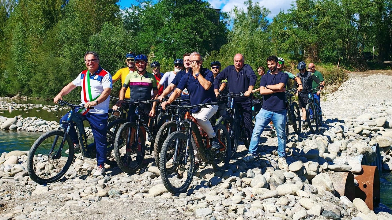 Alcuni momenti della festa per il taglio del nastro che è si è svolto ieri pomeriggio alla presenza del sindaco Claudio Novoa Alcuni momenti della festa per il taglio del nastro che è si è svolto ieri pomeriggio alla presenza del sindaco Claudio Novoa