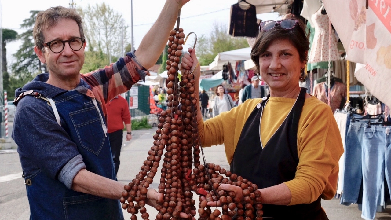 L’edizione dello scorso anno della tradizionale Fiera delle nocciole in una immagine di archivio (foto Pasquali)