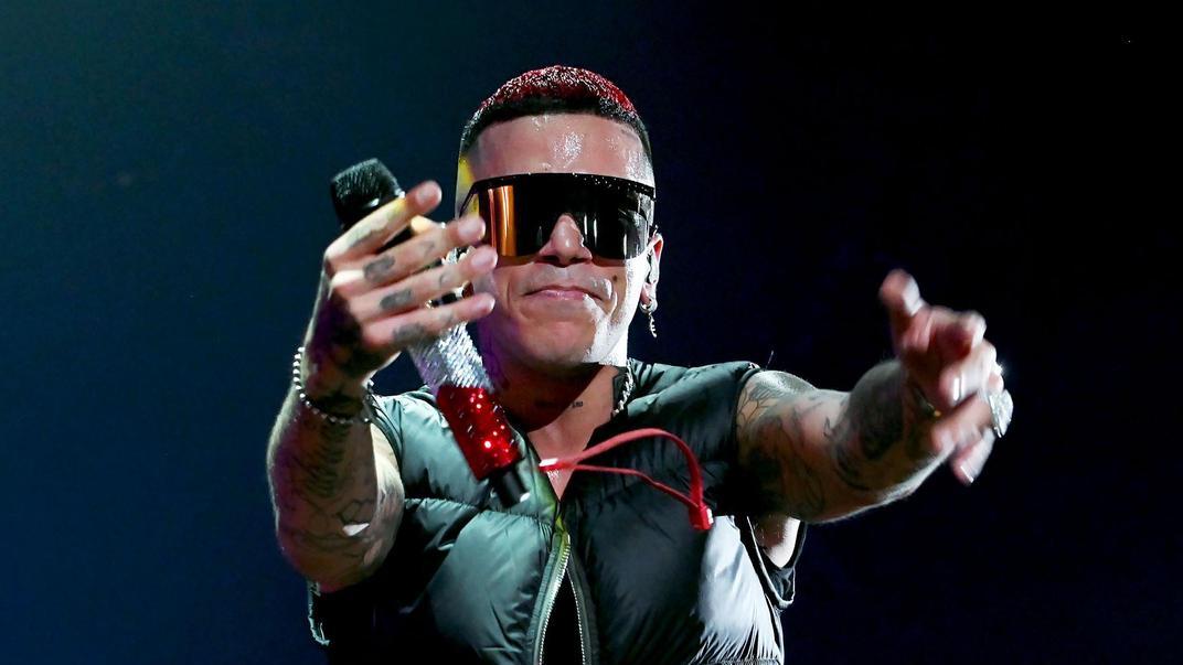 rissa al concerto di sfera ebbasta pugni e calci tra alcuni ragazzini basta non vi sapete divertire