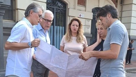 Il governatore Eugenio Giani e la sindaca Ilaria Bugetti ieri mattina alla stazione Il governatore Eugenio Giani e la sindaca Ilaria Bugetti ieri mattina alla stazione