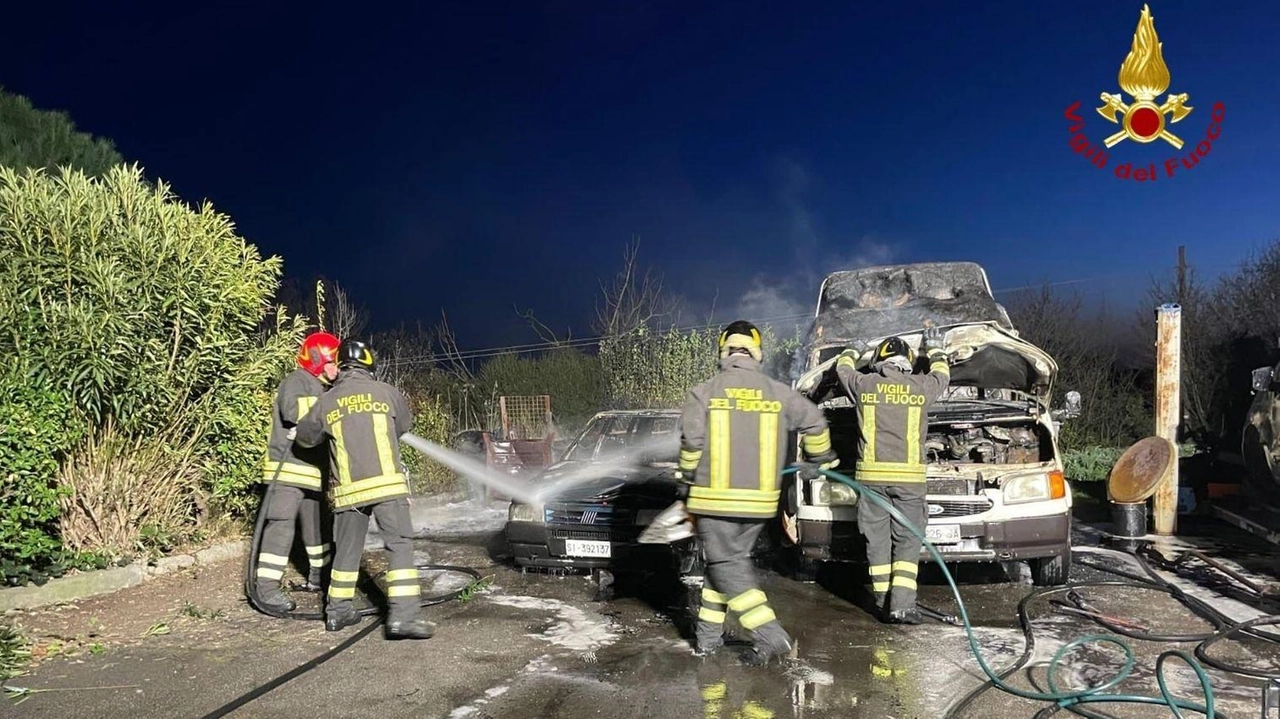 I vigili del fuoco di Follonica, ed una squadra di rinforzo della sede centrale di Grosseto, sono intervenuti nel pomeriggio...