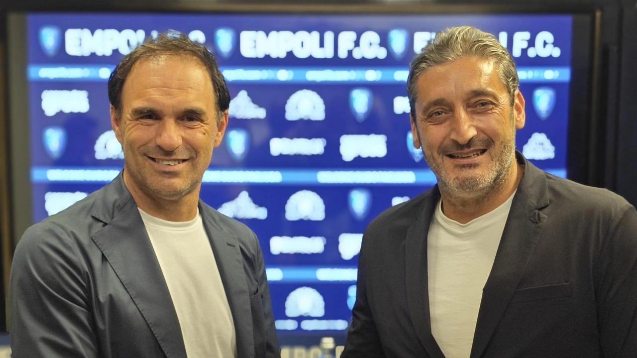 Da sinistra: Guido Paglica e il direttore sportivo Roberto Gemmi durante la presentazione ufficiale del tecnico Da sinistra: Guido Paglica e il direttore sportivo Roberto Gemmi durante la presentazione ufficiale del tecnico