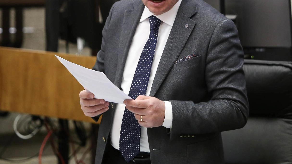 L'assessore Morroni rassicura sul ruolo e il finanziamento dell'Arpa, sottolineando l'importanza del monitoraggio ambientale e la conformità alle normative vigenti. L'assessore Morroni rassicura sul ruolo e il finanziamento dell'Arpa, sottolineando l'importanza del monitoraggio ambientale e la conformità alle normative vigenti.
