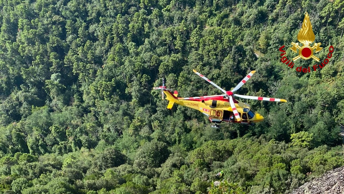 Il Pegaso in azione: è dovuto intervenire visto il luogo impervio Il Pegaso in azione: è dovuto intervenire visto il luogo impervio