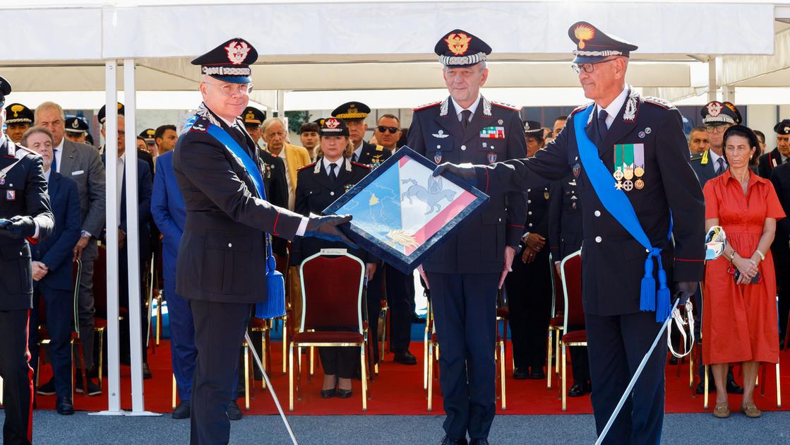 Carabinieri, il generale Solazzo nuovo comandante in Toscana. “L’autorità senza servizio è vuota” Carabinieri, il generale Solazzo nuovo comandante in Toscana. “L’autorità senza servizio è vuota”