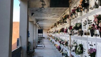 Le infiltrazioni sul soffitto al cimitero di Poggio a Caiano