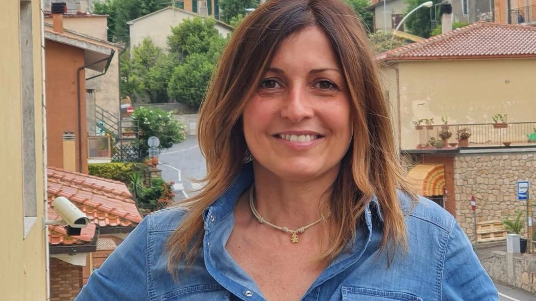 Marzia Stefani, assessora comunale con delega ai Lavori pubblici, spiega il tipo di interventi previsti per la Strada delle Basse Marzia Stefani, assessora comunale con delega ai Lavori pubblici, spiega il tipo di interventi previsti per la Strada delle Basse