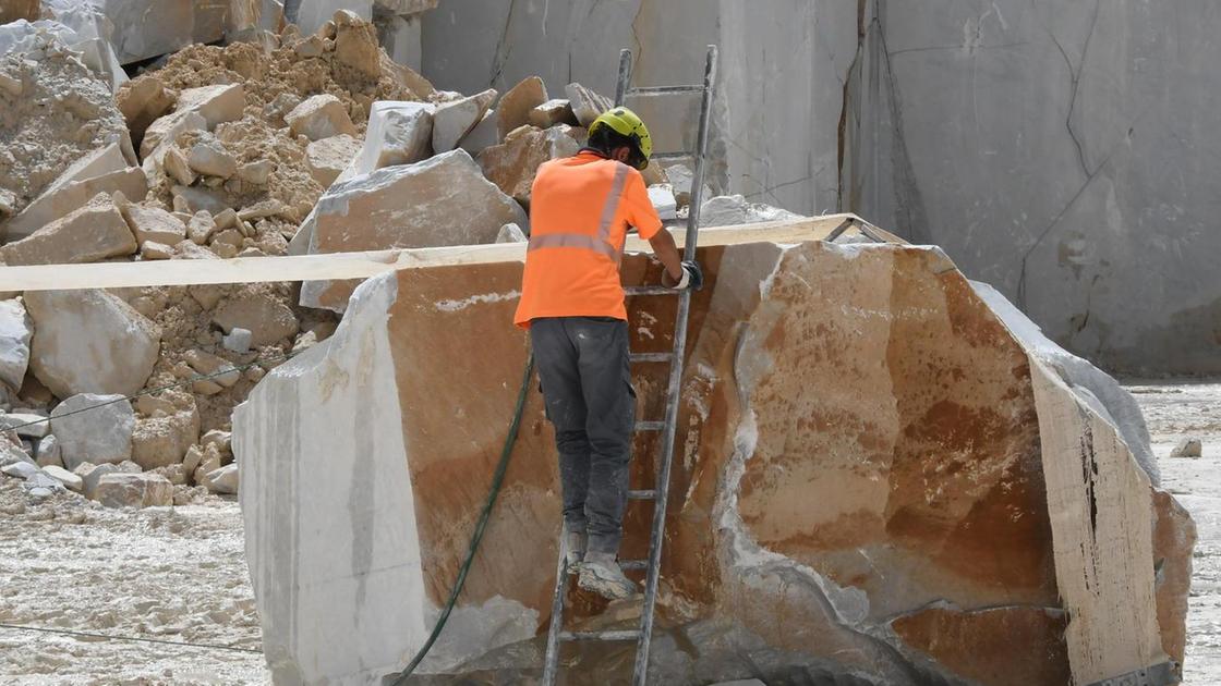 Cave sfitte, luoghi di morte. Apuane libere si oppone a ulteriore escavazione Cave sfitte, luoghi di morte. Apuane libere si oppone a ulteriore escavazione