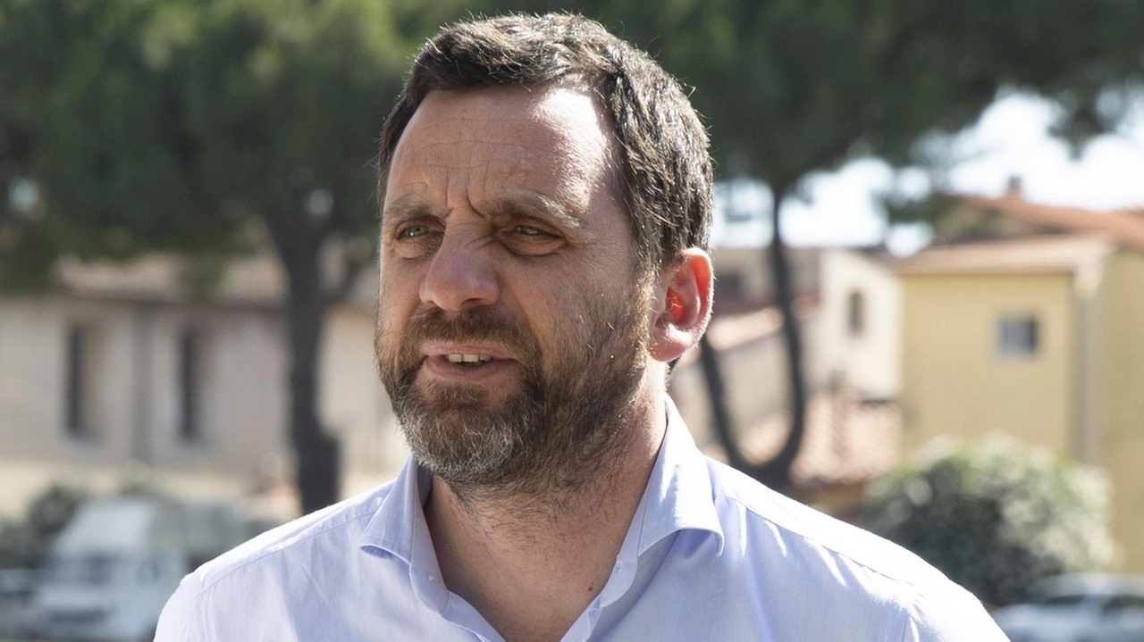 Il tema in consiglio comunale dopo l’intervista del presidente di Confcommercio. Tomasi si difende: "Siamo disponibili". I capigruppo: "Ognuno faccia la sua parte". Il tema in consiglio comunale dopo l’intervista del presidente di Confcommercio. Tomasi si difende: "Siamo disponibili". I capigruppo: "Ognuno faccia la sua parte".