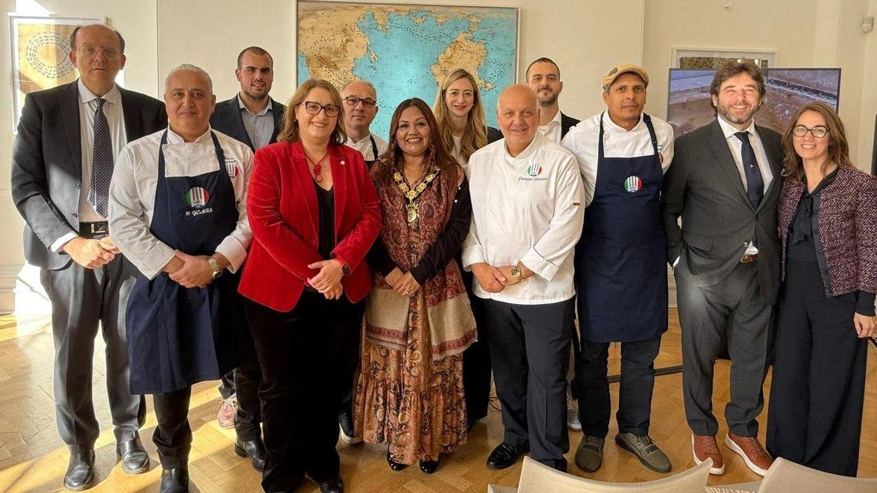 Andrea Jeriri vince la competizione culinaria all’Istituto italiano di cultura nella capitale britannica . Andrea Jeriri vince la competizione culinaria all’Istituto italiano di cultura nella capitale britannica .