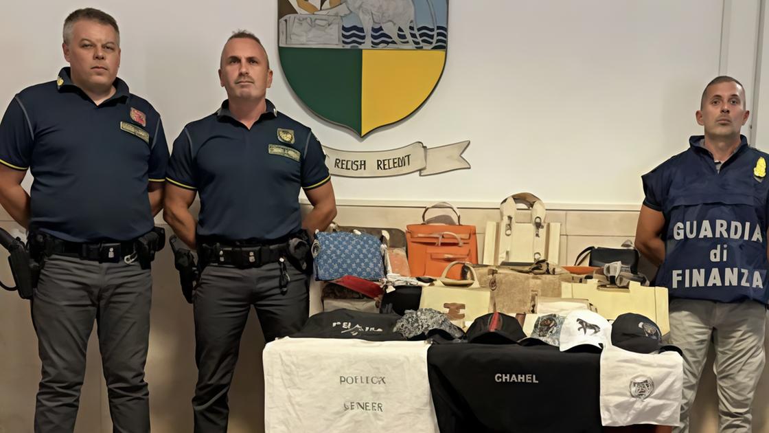 il blitz in versilia borse herm232s false sequestrati 1400 capi