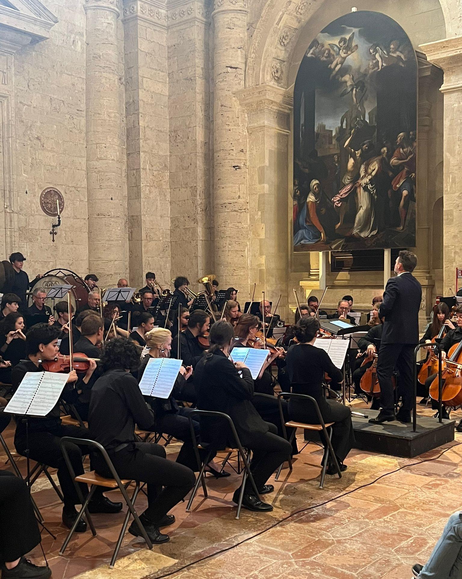 "Musica insieme". Orchestra, banda e corale Valdichiana. Identità sonora e forte "Musica insieme". Orchestra, banda e corale Valdichiana. Identità sonora e forte