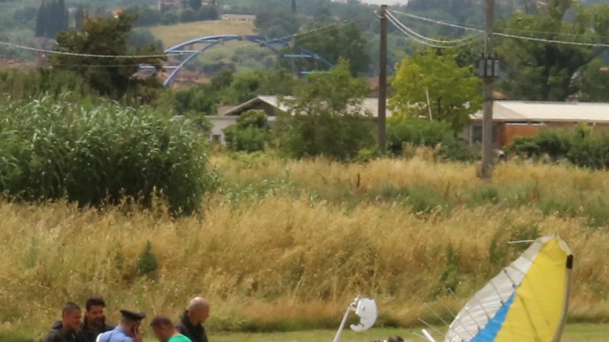 Le vittime e l’ultraleggero sulla pista Le vittime e l’ultraleggero sulla pista