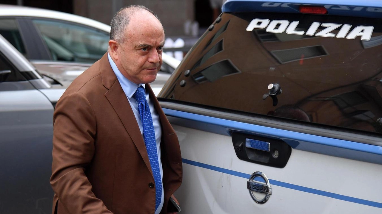Alle 16 il magistrato Nicola Gratteri e il suo ‘Il Grifone – Come la tecnologia sta cambiando il volto della ‘ndrangheta’ Alle 16 il magistrato Nicola Gratteri e il suo ‘Il Grifone – Come la tecnologia sta cambiando il volto della ‘ndrangheta’
