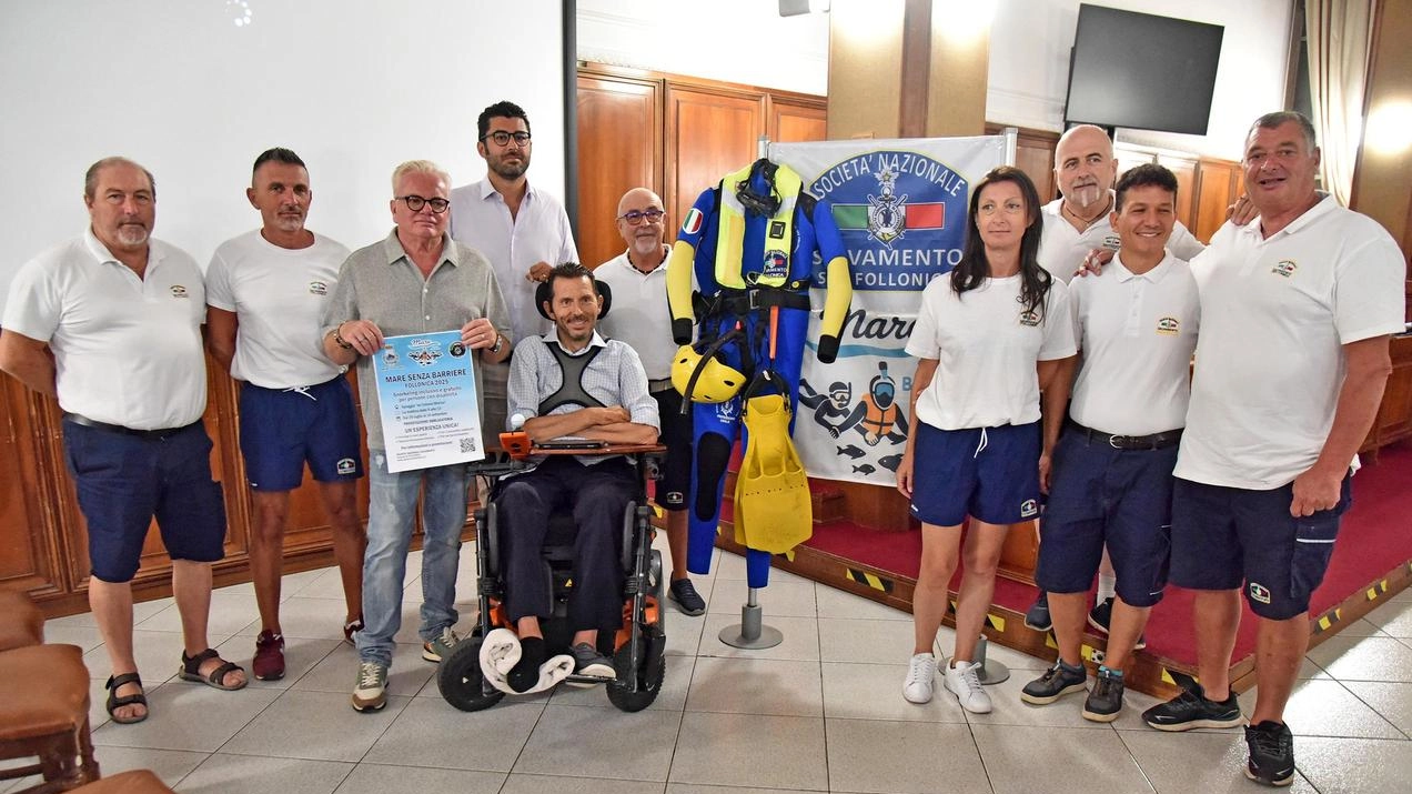 Un momento della presentazione di ieri mattina del progetto inclusivo ’Un mare senza barriere’ che consente di fare snorkeling a tutti Un momento della presentazione di ieri mattina del progetto inclusivo ’Un mare senza barriere’ che consente di fare snorkeling a tutti