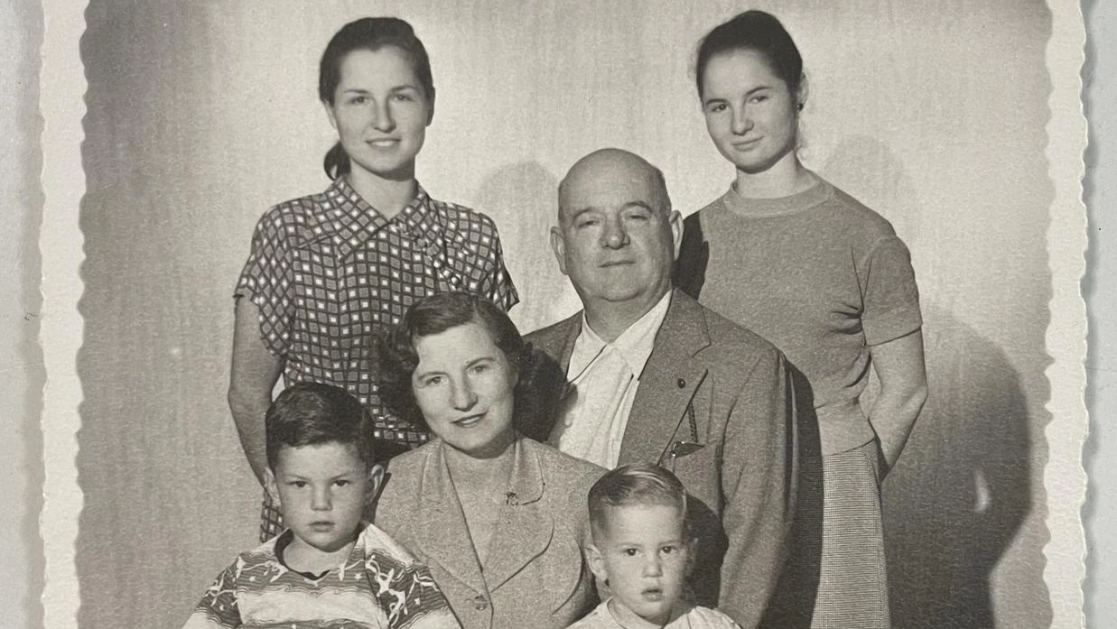 La famiglia Forti. Gli industriali con le leggi razziali furono costretti a svendere la fabbrica a La Briglia. Un ramo familiare riuscì a scappare in America La famiglia Forti. Gli industriali con le leggi razziali furono costretti a svendere la fabbrica a La Briglia. Un ramo familiare riuscì a scappare in America