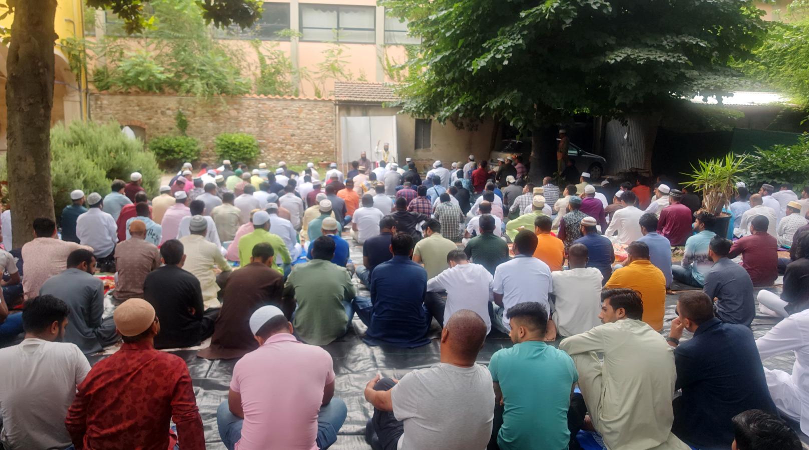 La festa islamica ospitata dalla Diocesi, 800 musulmani nell’ex convento La festa islamica ospitata dalla Diocesi, 800 musulmani nell’ex convento