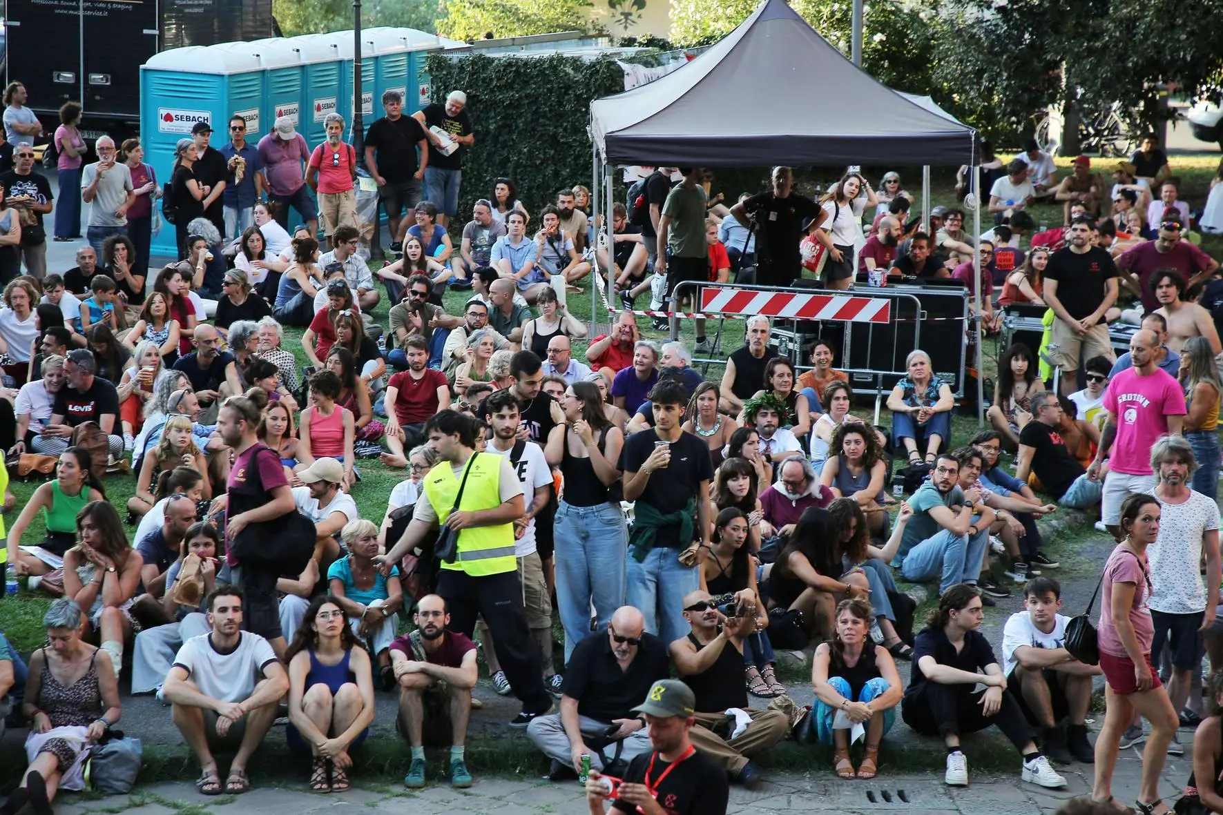 Ex Gkn, musica e ’tendata’ in piazza: "Quattro anni, una vergogna". Il Collettivo: "Ora il Consorzio"