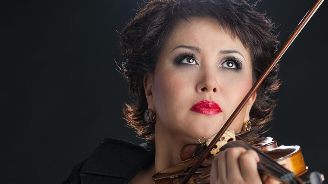 La violinista Mussakhajayev con l’Orchestra Sinfonica La violinista Mussakhajayev con l’Orchestra Sinfonica