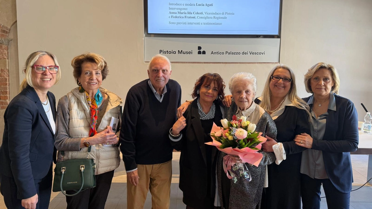 «Il ricamo della vita» a Palazzo dei Vescovi, a destra Anna Maria Michelon Palchetti