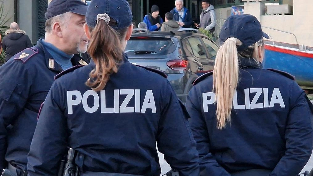 Il raid del vandali avvenuto qualche notte fa ha destato allarme e preoccupazione nei residenti del quartiere di Vicofaro e la. polizia ha svolto gli accertamenti Foto di repertorio Il raid del vandali avvenuto qualche notte fa ha destato allarme e preoccupazione nei residenti del quartiere di Vicofaro e la. polizia ha svolto gli accertamenti Foto di repertorio