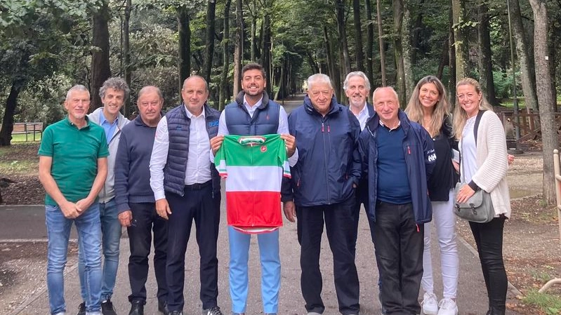 Il gruppo dei dirignti durante la visita a Viareggio Il gruppo dei dirignti durante la visita a Viareggio