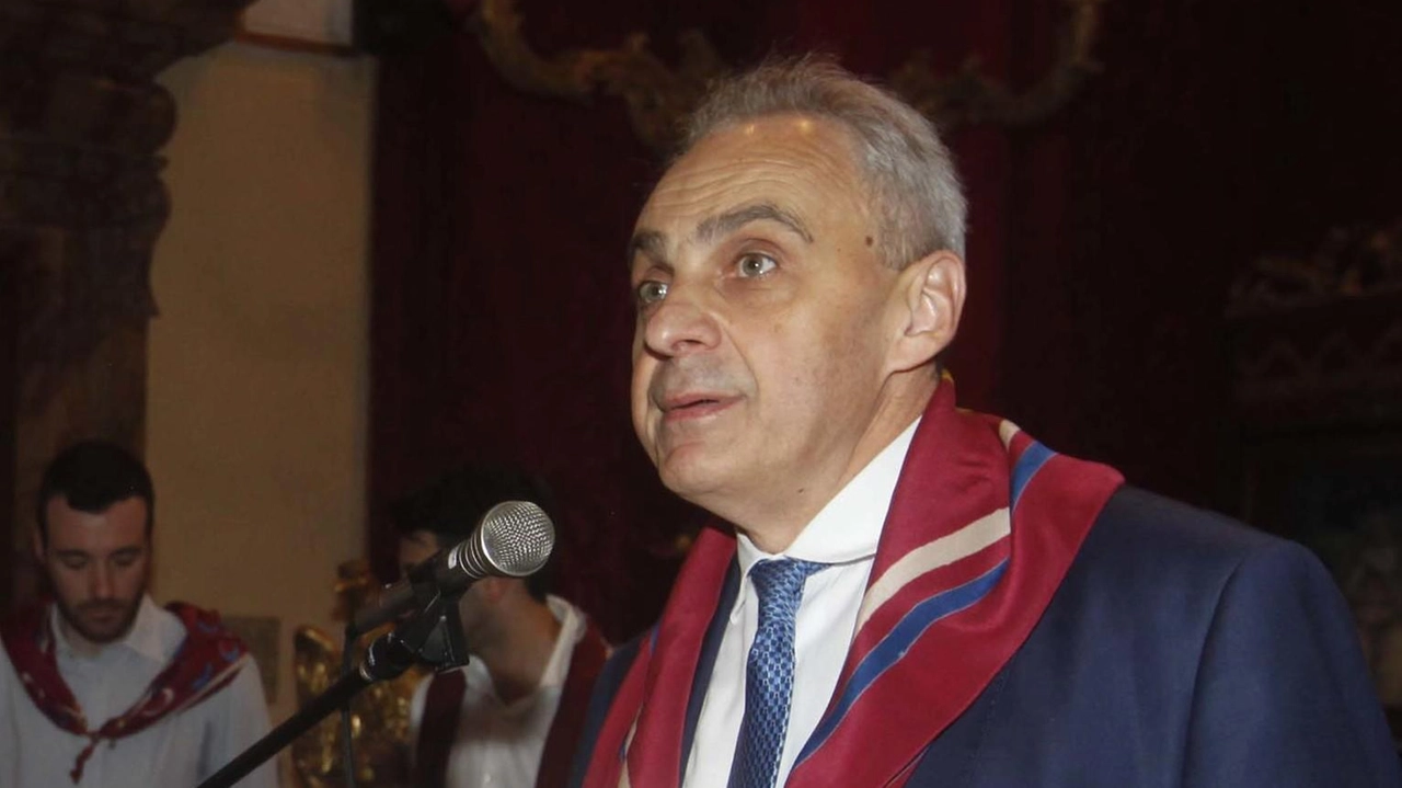 Il priore Massimo Bianchi loda la scuola di alfieri e tamburini di Salicotto e il lavoro dell’economato