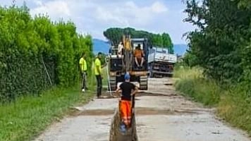 A Pieve a Nievole Acque Spa investe 1.200.000 euro finanziati con il Pnrr per aprire i cantieri per rinnovare le condotte idriche. Un totale di oltre due chilometri di nuove condotte che interessano sette strade diverse A Pieve a Nievole Acque Spa investe 1.200.000 euro finanziati con il Pnrr per aprire i cantieri per rinnovare le condotte idriche. Un totale di oltre due chilometri di nuove condotte che interessano sette strade diverse