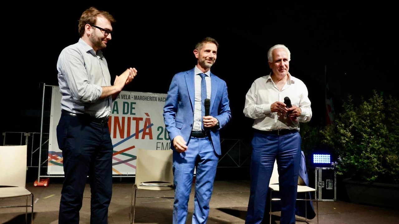Il sindaco di Empoli Alessio Mantellassi sul palco della festa dell’Unità insieme al governatore della Toscana Eugenio Giani, intervistati dal giornalista di 50Canale Francesco Ippolito Il sindaco di Empoli Alessio Mantellassi sul palco della festa dell’Unità insieme al governatore della Toscana Eugenio Giani, intervistati dal giornalista di 50Canale Francesco Ippolito