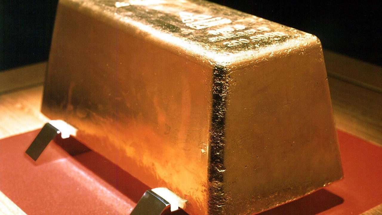 Nuovo colpo alla Svizzera, più grande polo di raffinazione Nuovo colpo alla Svizzera, più grande polo di raffinazione