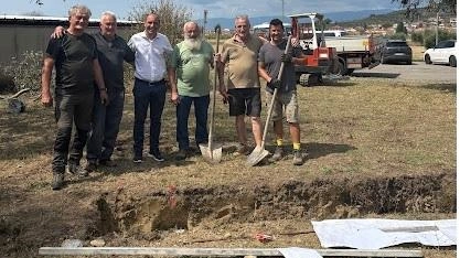 Il sindaco di Montemurlo Simone Calamai con gli alpini per l’avvio dei lavori di realizzazione della base dell’opera