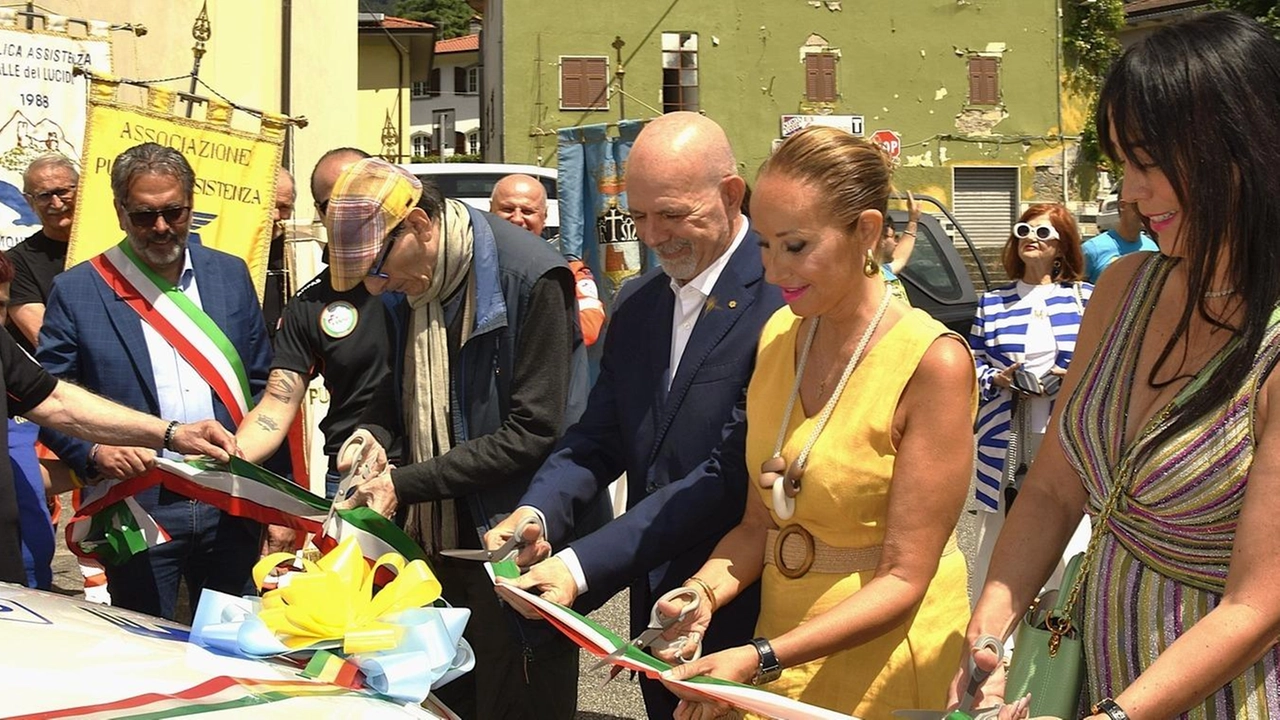 Un nuovo mezzo, inaugurato proprio il giorno della Festa del volontariato. Un momento di grande emozione e gratitudine ha segnato... Un nuovo mezzo, inaugurato proprio il giorno della Festa del volontariato. Un momento di grande emozione e gratitudine ha segnato...