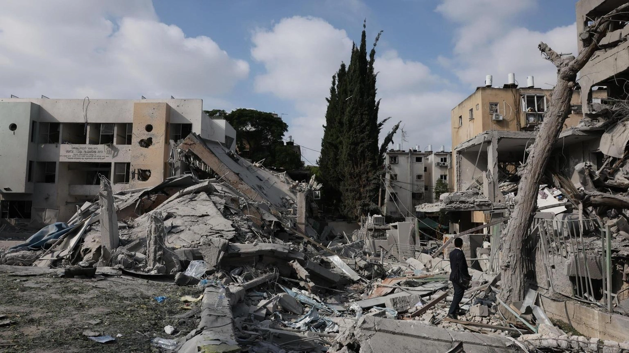 Cinque nel centro del Paese, tre ad Haifa Cinque nel centro del Paese, tre ad Haifa