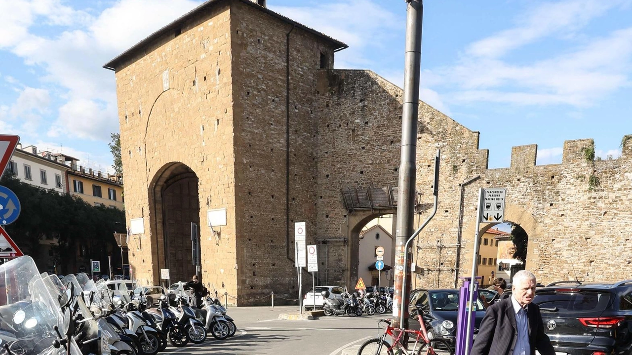 La giunta comunale di Firenze procede con parcheggi interrati a Oltrarno e Porta Romana, supportati dall'Ordine degli Ingegneri per favorire la mobilità sostenibile e risolvere la carenza di spazi per la sosta in città. Si valuta l'opzione dei parcheggi meccanizzati a scomparsa per ridurre l'impatto ambientale e visivo. La giunta comunale di Firenze procede con parcheggi interrati a Oltrarno e Porta Romana, supportati dall'Ordine degli Ingegneri per favorire la mobilità sostenibile e risolvere la carenza di spazi per la sosta in città. Si valuta l'opzione dei parcheggi meccanizzati a scomparsa per ridurre l'impatto ambientale e visivo.