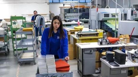 Non migliora, anzi, si inasprisce il clima alla Bally Studio di Lastra a Signa. "A sostegno della vertenza –... Non migliora, anzi, si inasprisce il clima alla Bally Studio di Lastra a Signa. "A sostegno della vertenza –...
