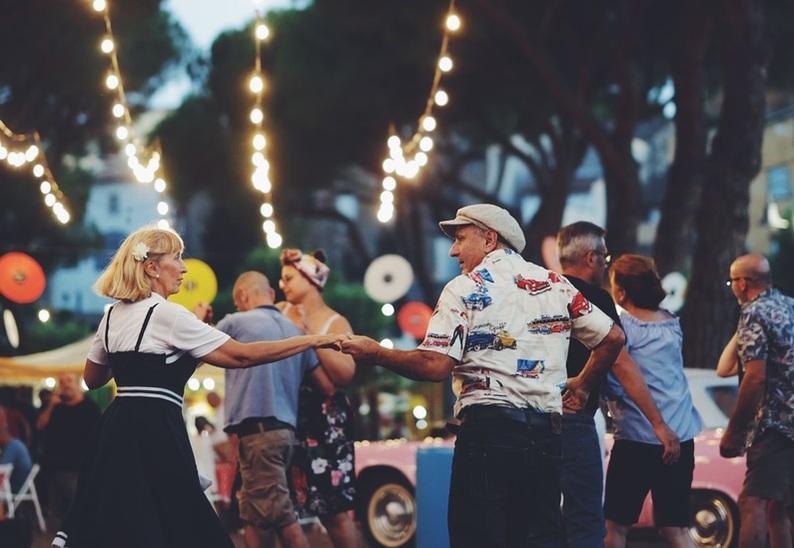 Vintage, la nuova magia. E dietro il gran festival il traino dell’Antiquaria Vintage, la nuova magia. E dietro il gran festival il traino dell’Antiquaria
