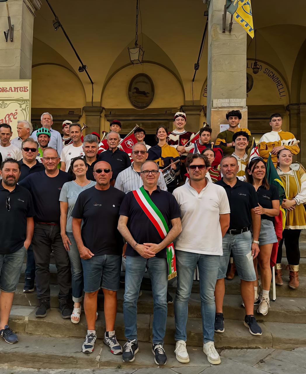In bici per la ricerca oncologia. In città tappa dei messaggeri In bici per la ricerca oncologia. In città tappa dei messaggeri