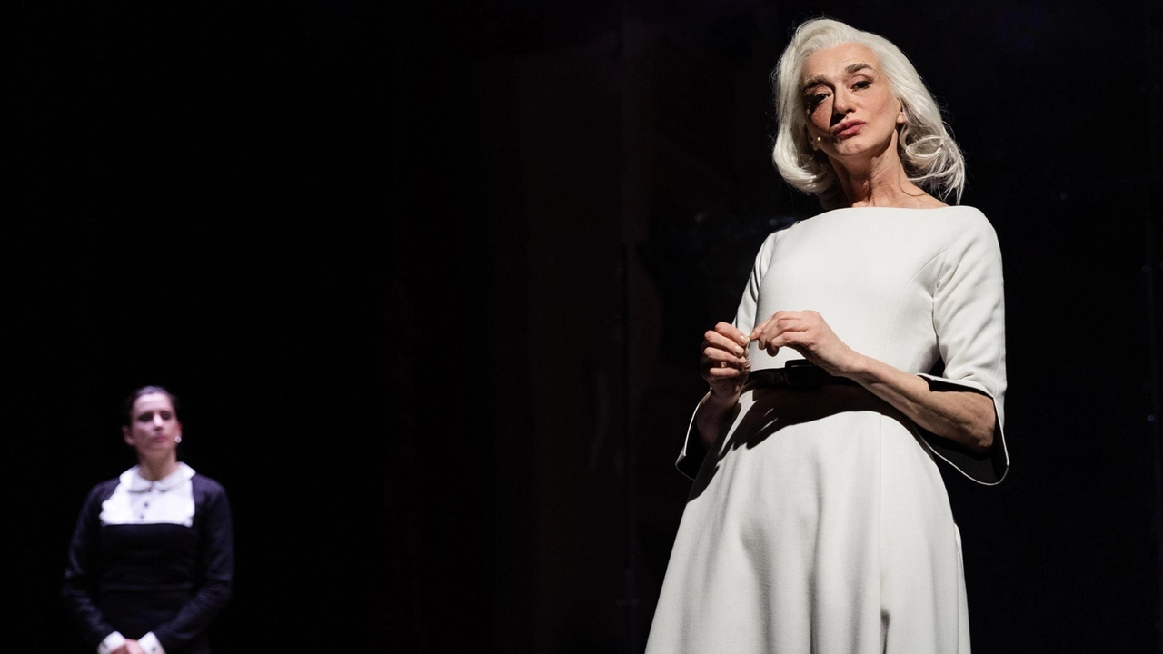 Drusilla Foer porta in scena fino a domenica al Teatro Puccini la sua ’Venere nemica’ Drusilla Foer porta in scena fino a domenica al Teatro Puccini la sua ’Venere nemica’