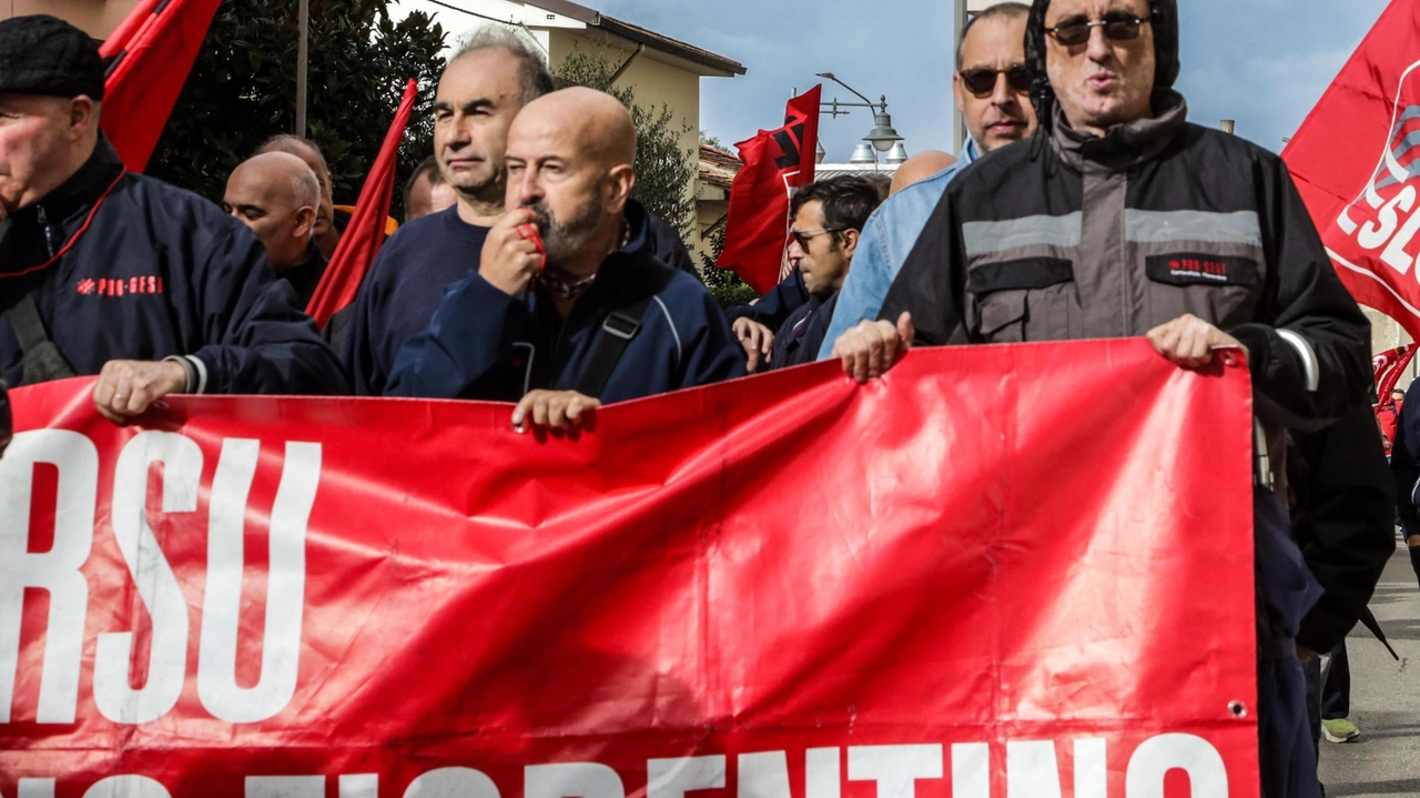 Un corteo partito da viale Ariosto dove ha sede il Cartonificio per tutelare il lavoro e la legalità (FotocronacheGermogli) Un corteo partito da viale Ariosto dove ha sede il Cartonificio per tutelare il lavoro e la legalità (FotocronacheGermogli)