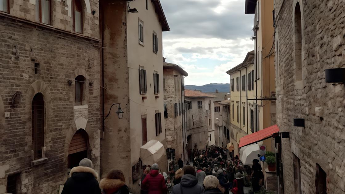Faccia a faccia sul centro. Movida, traffico e sicurezza nel confronto coi residenti Faccia a faccia sul centro. Movida, traffico e sicurezza nel confronto coi residenti