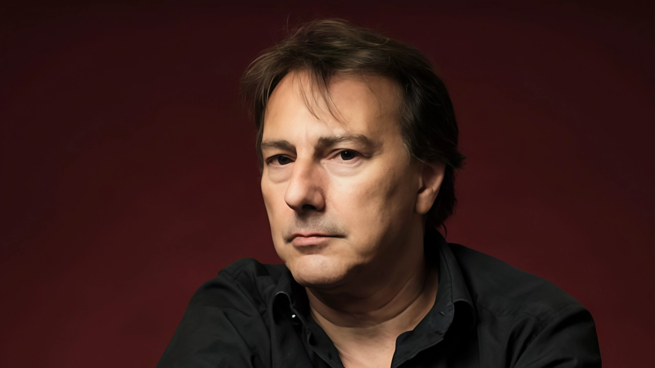 Pippo Pollina, poliedrico musicista siciliano, che domani sarà in concerto al Teatro del Popolo di Castelfiorentino Pippo Pollina, poliedrico musicista siciliano, che domani sarà in concerto al Teatro del Popolo di Castelfiorentino