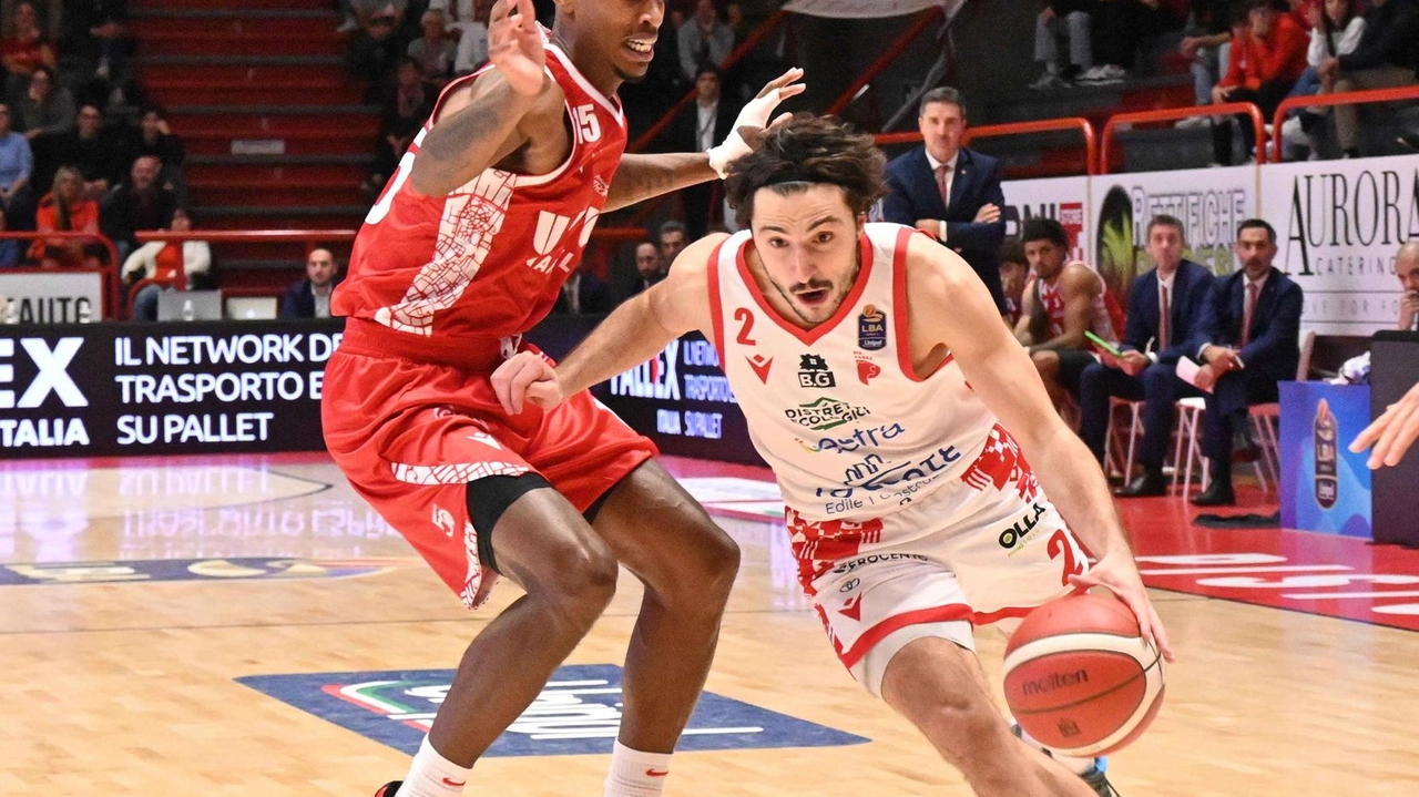 Gianluca Della Rosa parla della retrocessione del Pistoia Basket e delle incertezze sul futuro della squadra. Gianluca Della Rosa parla della retrocessione del Pistoia Basket e delle incertezze sul futuro della squadra.