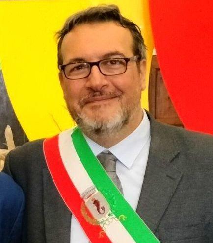 https://www.lanazione.it/image-service/view/acePublic/alias/contentid/MmQwNDVlZmItYmY3Mi00/0/tensioni-nel-governo-franchi-il-sindaco-sulle-voci-di-rimpasto-nessuna-modifica-alla-giunta.jpeg