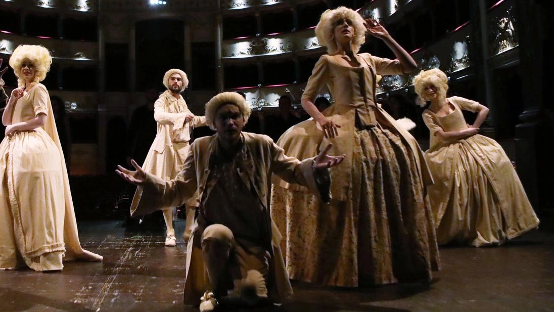Declassamento quasi certo per il teatro, sdegno e forti polemiche in città. Interrogazione dem in parlamento. Giani: "Impostazione da Minculpop". Fratelli d’Italia: "Disastro annunciato, adesso la sindaca spieghi". Declassamento quasi certo per il teatro, sdegno e forti polemiche in città. Interrogazione dem in parlamento. Giani: "Impostazione da Minculpop". Fratelli d’Italia: "Disastro annunciato, adesso la sindaca spieghi".