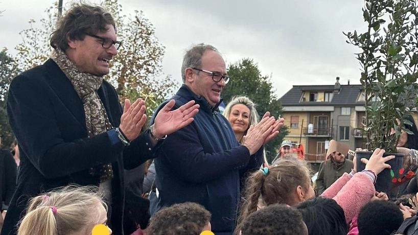 A Cortona, una pianta per ogni nuovo nato nel 2023 in occasione della Giornata Nazionale degli Alberi. Un gesto simbolico per sensibilizzare sul valore del patrimonio arboreo e coinvolgere le famiglie nell'educazione ambientale.