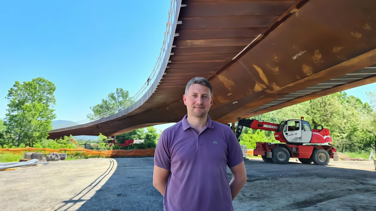 Il vicesindaco e assessore ai lavori pubblici, Riccardo Marzi, durante un sopralluogo nel cantiere del ponte Il vicesindaco e assessore ai lavori pubblici, Riccardo Marzi, durante un sopralluogo nel cantiere del ponte