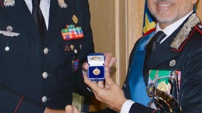 Avvicendamento al vertice del Nucleo tutela patrimonio culturale di Perugia: il colonnello Guido Barbieri conclude una carriera di 39 anni, cedendo l'incarico al maggiore Fabio Alfieri. Avvicendamento al vertice del Nucleo tutela patrimonio culturale di Perugia: il colonnello Guido Barbieri conclude una carriera di 39 anni, cedendo l'incarico al maggiore Fabio Alfieri.